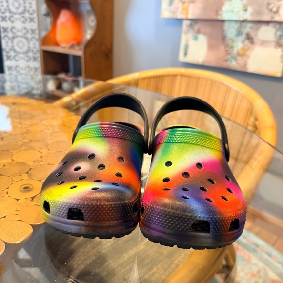 ❤️4 for $25 CROCS Kids Rainbow Water Shoes - Picture 2 of 4